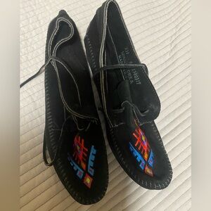 Vintage 90s Minnetonka Black Suede Moccasin Loafers with Multicolor Embroidery 9